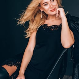 [Domestic self-portrait] A young model with a pink and tender white tiger gets her pussy licked and cum swallowed by a big cock and her pussy hole