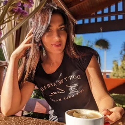 The pure and lovely post-90s beauty is having sex with her boyfriend at home and then going outdoors to have sex