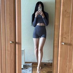 Superb beauty! I recently went to sea for a little exposure! Sexy red lips lift up her underwear to look at her breasts. Her hairy pussy is quite pink and her pussy is exposed in a close-up (1)