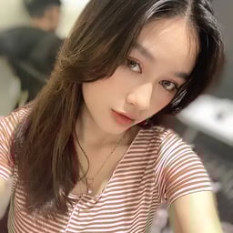 Every day I go to visit a sweet young girl with long legs who works part-time. After taking a bath, I continue with the second sex. She deepthroats and licks the dick in front of the camera. She has 69 holes and holds her slim waist from behind.