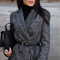 Brother Coconut spends a lot of money to date a good-looking girl.