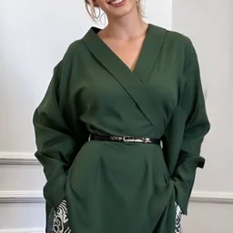 A high-end leak leaked and became popular all over the Internet. Mr. Jin, a popular celebrity, made an appointment with Li Yingen, a slender art college student, to have her pussy shaved for SM training.