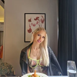 I made an appointment with a good-looking and slender girl. I took a couple bath first and then had sex.