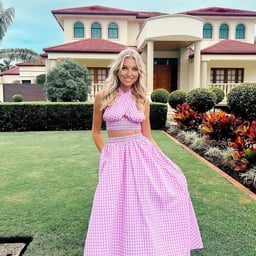 A middle-aged man's sexual desire documentary. Sweaty sex between a fair-skinned and lustful wife and an old man. A beautiful big-breasted butt wife who is raped all day long!