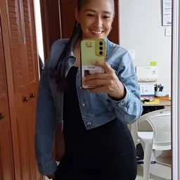 A young lady from the Northeast was brutally fucked at close range, showing her butterfly pussy and anus facing the camera in a close-up view with an expression of ecstasy.