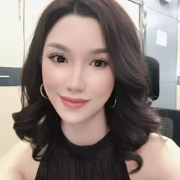 The female protagonist, a kindergarten teacher, wears black stockings and has sex with her sex partner, ejaculating a large amount of semen into her mouth.