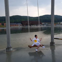 Seducing dad's friend to ejaculate, the hairless white tiger shows his face, the young pussy is having sex passionately with the brother, the cunt is so strong and clamps the brother hard, and he is passionately fucked on top without a condom