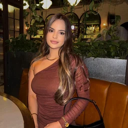 Ultra-thin, ultra-small face, busty wife