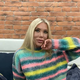 Madou AV actress Wu Mengmeng live-streamed her masturbation show, taking out her props and big dick, applying lube and riding and thrusting~