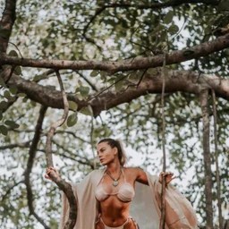 [Top-notch beautiful legs] Passionate sex, one leg with black stockings and a hairless fat hole, actively riding on top, wearing high heels, holding the beautiful buttocks and banging from behind.