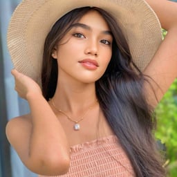 The pretty and cute little girlfriend shows her face and gives a sexy and hot red lips blowjob. Then she spreads her pussy and sits on her JJ.