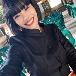 Extremely exposed vibrator plug in the wild