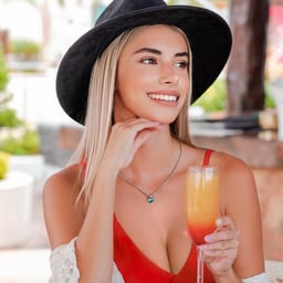 The tattooed brother got a slim model girl with a goddess-like appearance, and it only cost 3,000 at a time.