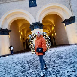 Newcomer with big breasts, school girl Bingbing showed her face in a sexy outfit to seduce. She listened to her wolf friend's instructions and stripped naked to seduce her wolf friend.