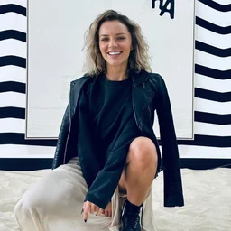 Anchor Bai Zhi put on fishnet sexy lingerie and was fucked by her boyfriend in the live broadcast of Bai Hu's pink hole and anus.