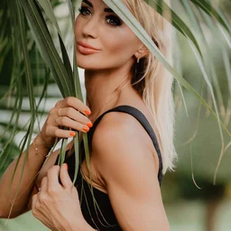 Peeping at my perfect body aunt masturbating, she was caught accidentally having sex and creampied!