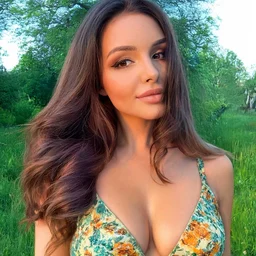 :The erotic and vulgar lady next door tempts you with her voluptuous body! The erotic and vulgar lady next door tempts you with her voluptuous body!