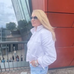 300MIUM-543 [Black-haired model-class beautiful girl] A cool beauty with a peach butt who has S aspirations and can't stop grinning at the reverse restraint play! It's so much fun that her hairless pussy is dripping wet! ``What do you want me to do with y