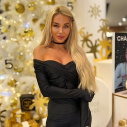 A loli actress who boasts an idol-like cute look, F-cup big breasts with large areolas, and an amazingly erotic body.