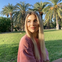 Three-gender beauties fighting
