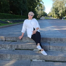 Sexy female lawyer has sex before going to court.