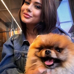 The handsome little brother has great physical strength!