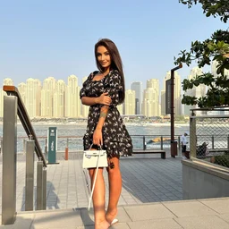 A chaste wife who was trained to be chaste by bondage ended up living in a foreign country with her husband who was often away from home. -Hecun Naa.