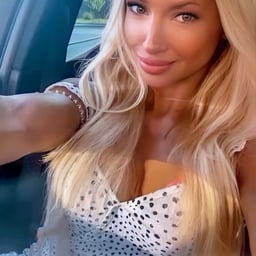 In the public bath of Kenko Land where no one is around... the female cleaning staff get very horny when they see a fully erect 18 cm penis!