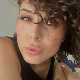 Kyushu’s No.1 Body Beauty The moment you arrive at the studio, a whole day of NONSTOP photography begins