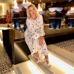 EBWH083 A legendary slim beauty and big-breasted reverse bunny who brought a fashion company on the verge of bankruptcy to a V-shaped recovery with her new erotic cosplay business and pillow business.