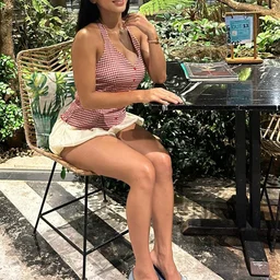 The beautiful goddess and the fat guy with a little dick and a big belly are having sex, which makes the wolf friend’s teeth itch.