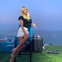 I love my niece J-shaped so much that it makes me drool and get an erection! -Natsu Tojo.