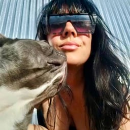 Good-looking, flirty, seductive, sexy costume, masturbation show, vibrator, rapid thrusting, moaning and gasping, very tempting, don't miss it if you like it