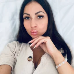 A good-looking white tiger girl shows off having sex with two girls and one boy, masturbating with a vibrator and squirting!