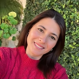 dorisbebe peeks at sister taking a shower